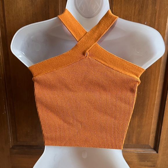 Stylish Orange Cross-Neck Ribbed Crop Top - Picture 2 of 3